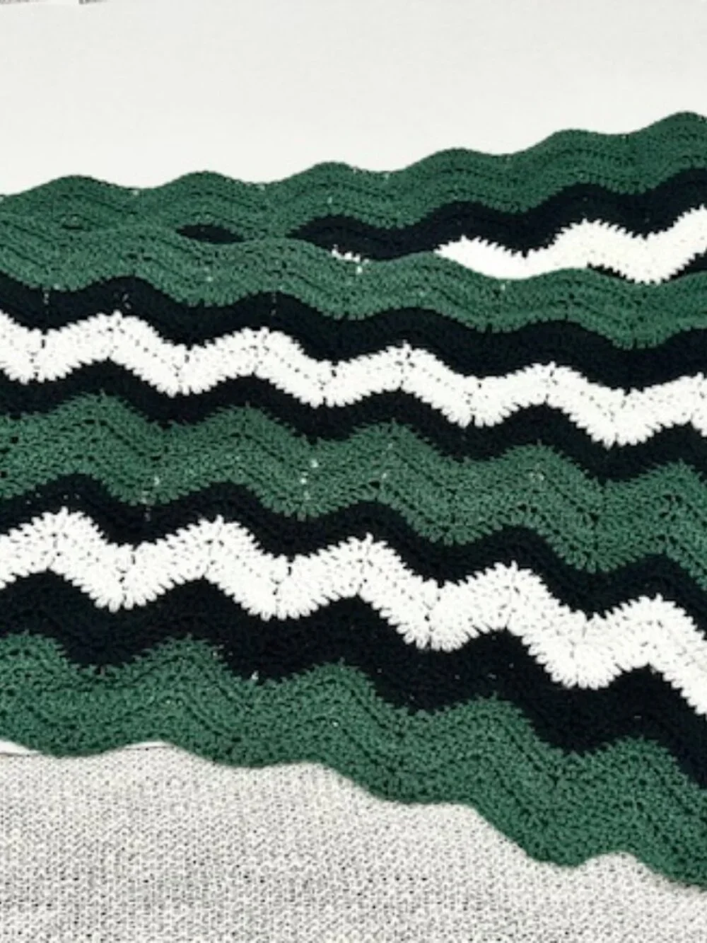 Handmade Granny Crochet Knit Table Runner Green White Black Zigzag 23inx70in